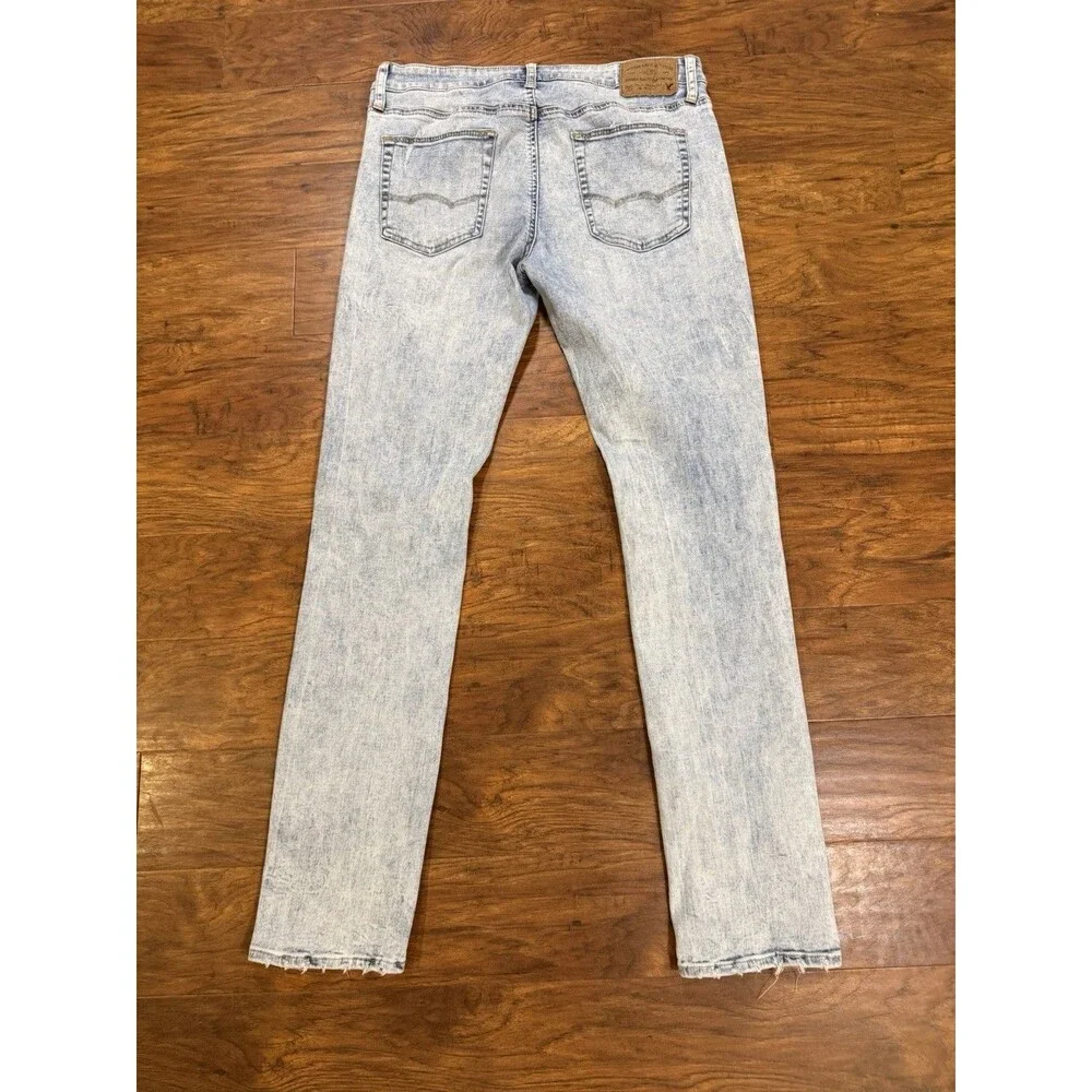 American Eagle Jeans Mens 34x32 Actual Blue  Distressed Denim Holes